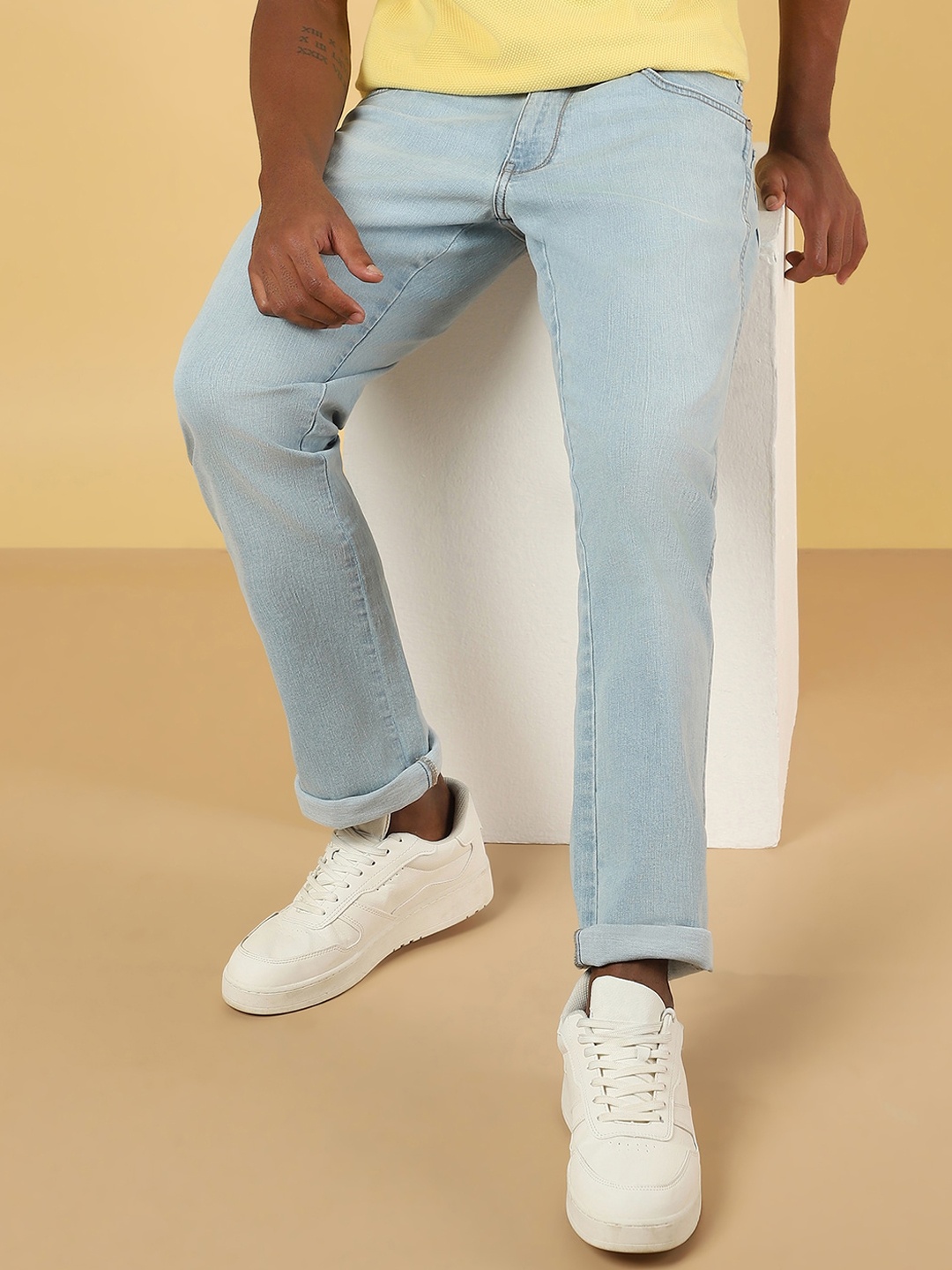 

Wrangler Men Millard Straight Fit Low Distress Light Fade Stretchable Jeans, Blue