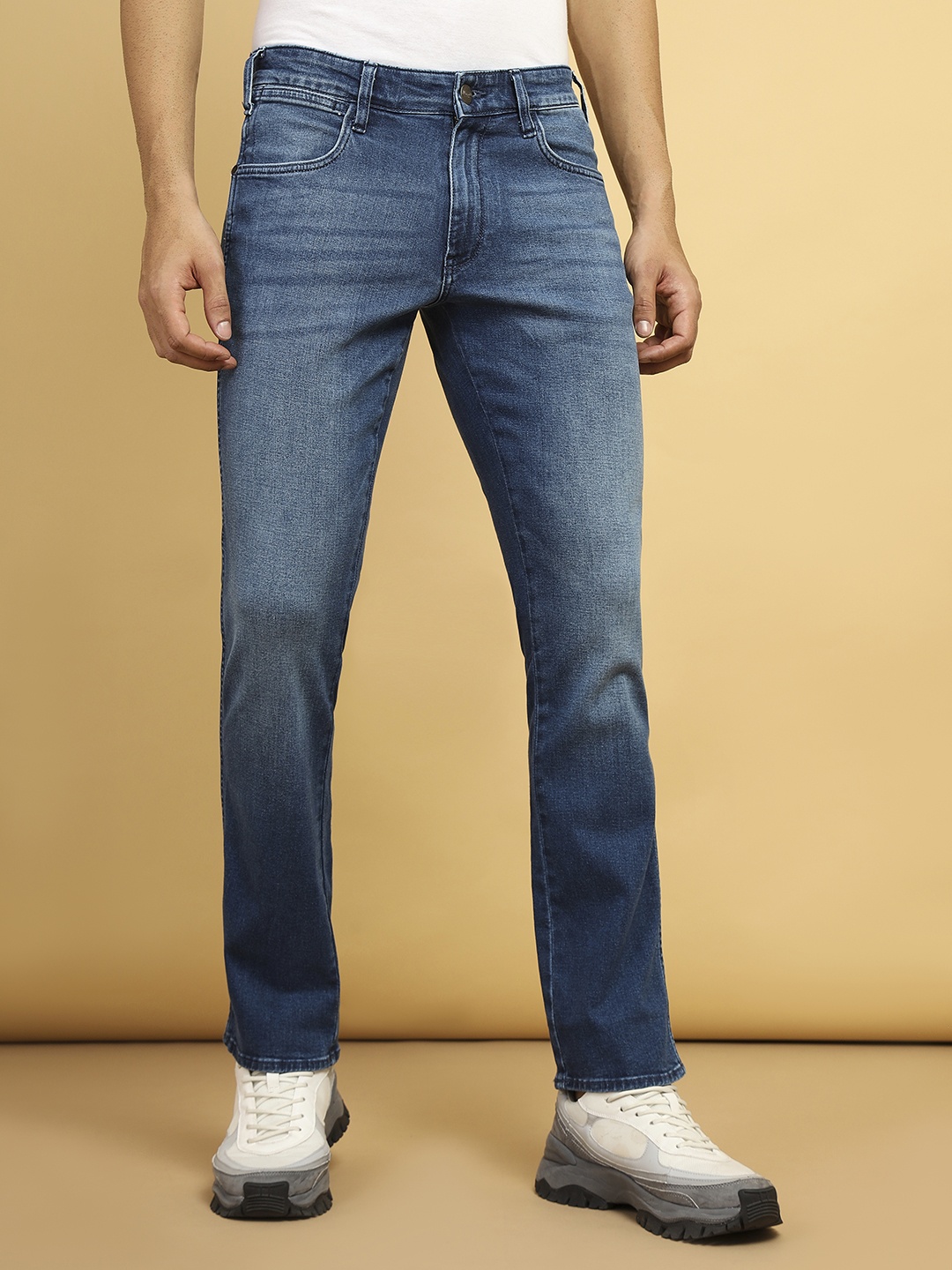 

Wrangler Men Millard Straight Fit Light Fade Stretchable Jeans, Blue