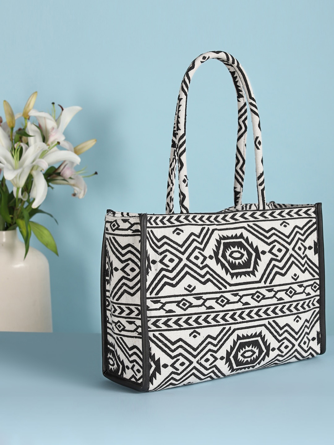 

DEEBACO Abstract Printed Structured Cotton Shoulder Bag, White