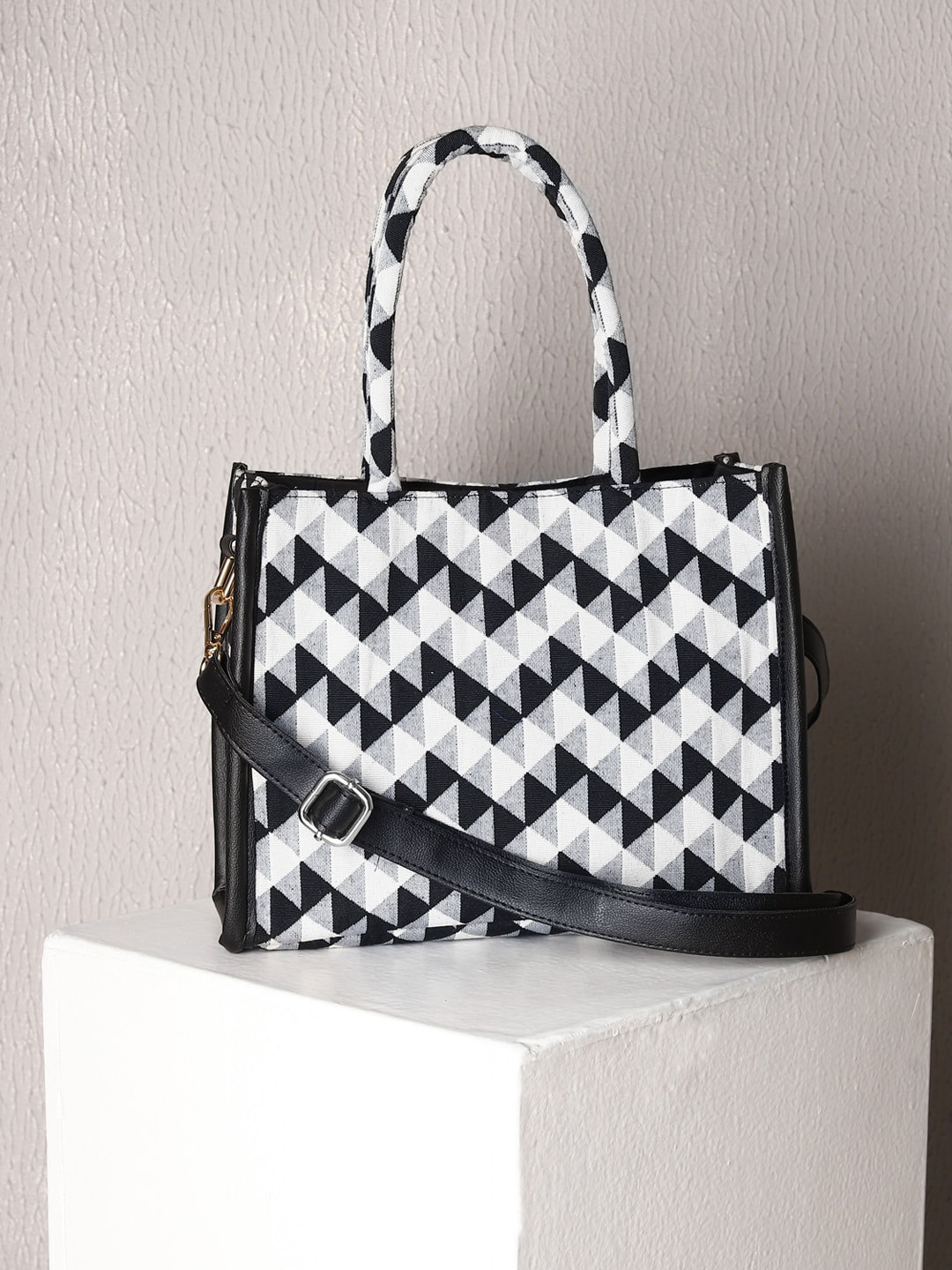 

DEEBACO Geometrical Printed Handheld Mini Bag, Black