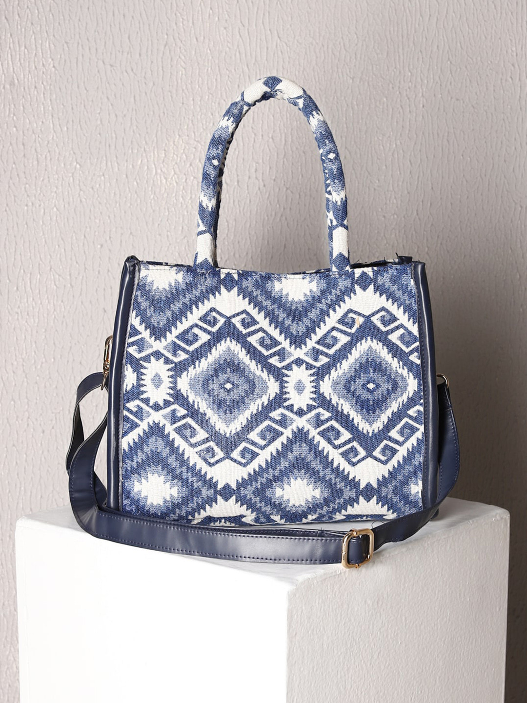 

DEEBACO Geometric Printed Structured Cotton Handheld Bag, White