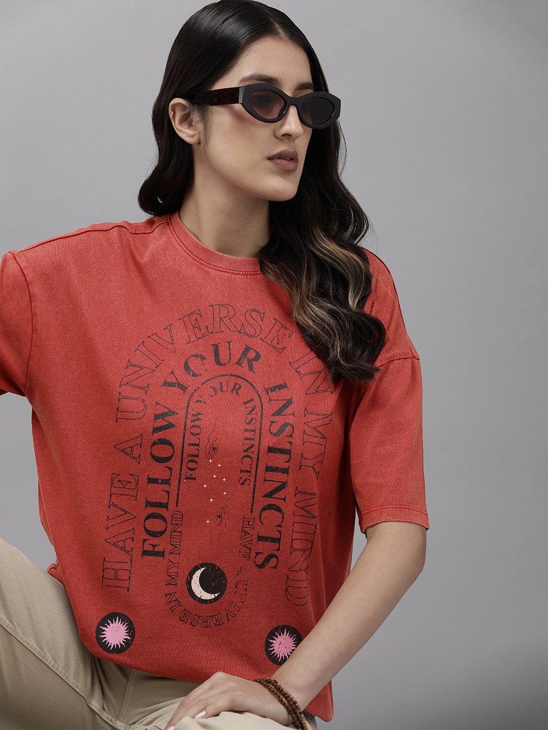 

Roadster Women Typography Printed Drop-Shoulder Sleeves Boxy T-shirt, Red