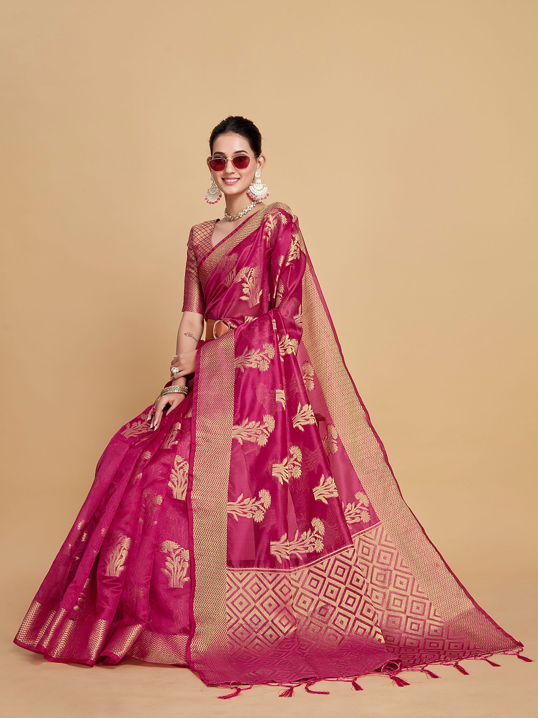 

Sangria Floral Woven Design Organza Saree With Blouse Piece, Pink
