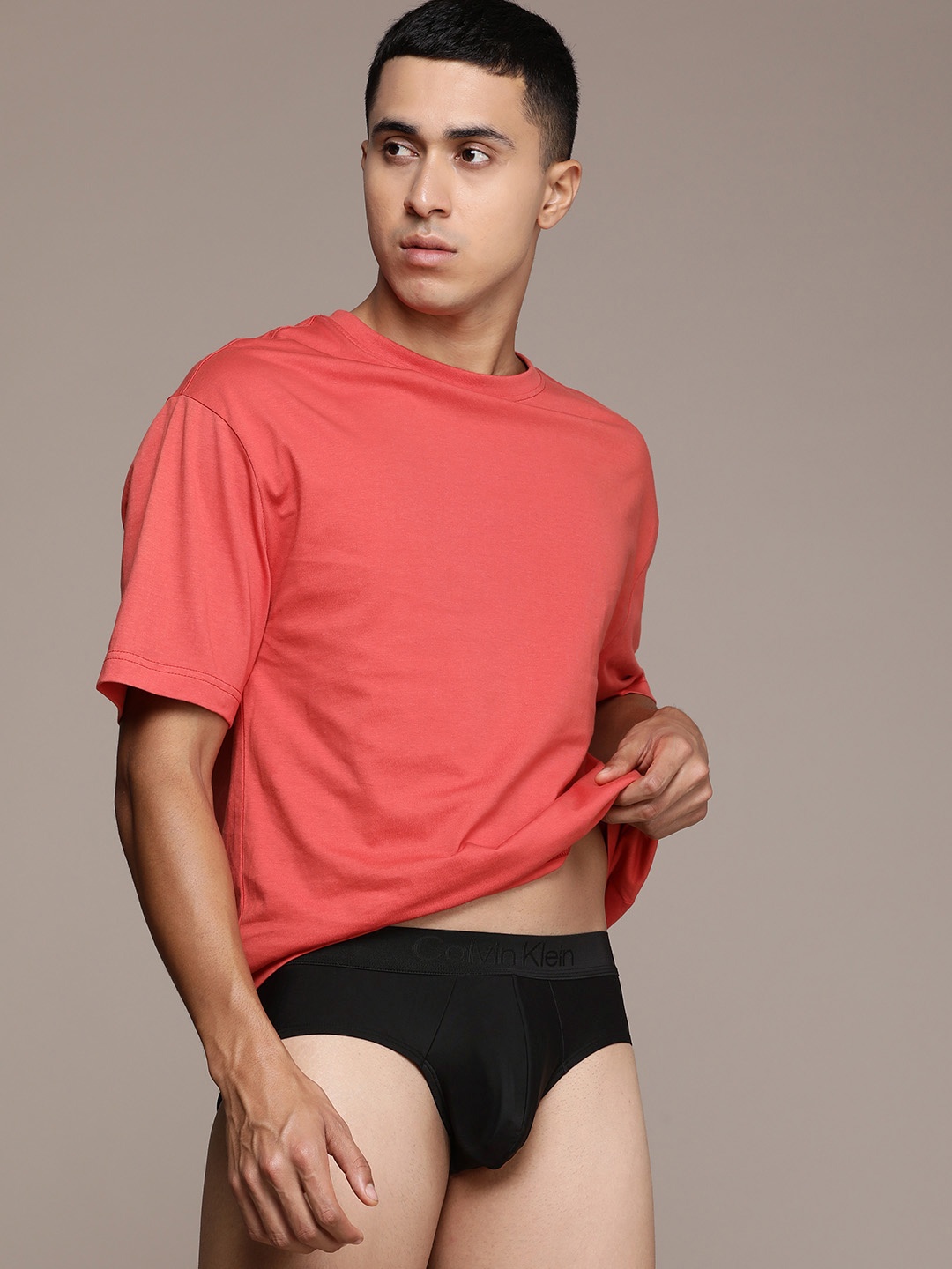 

Calvin Klein Underwear Men Mid-Rise Solid Briefs NB3633UB1, Black