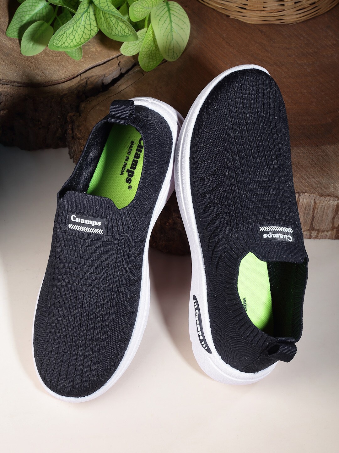 

Champs Women Textured Lightweight Mesh Contrast Sole Slip-On Sneakers, Navy blue