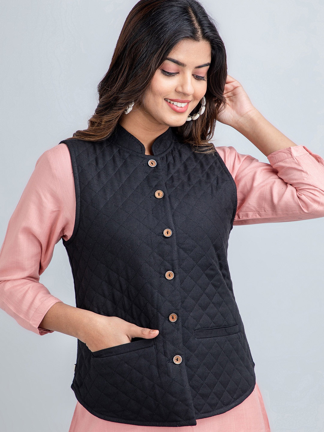 

SUTI Lightweight Crop Quilted Gilet Jacket, Black