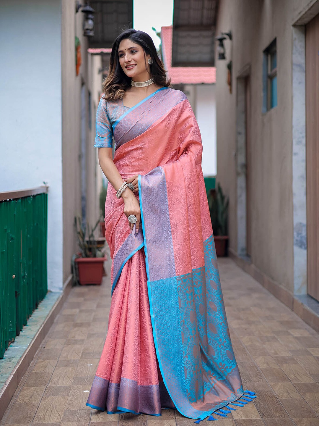 

ODETTE Ethnic Motif Woven Design Zari Saree, Pink