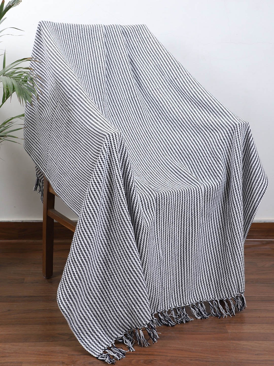 

Jamio Firati Black & White Self-Design Pure Cotton Throw