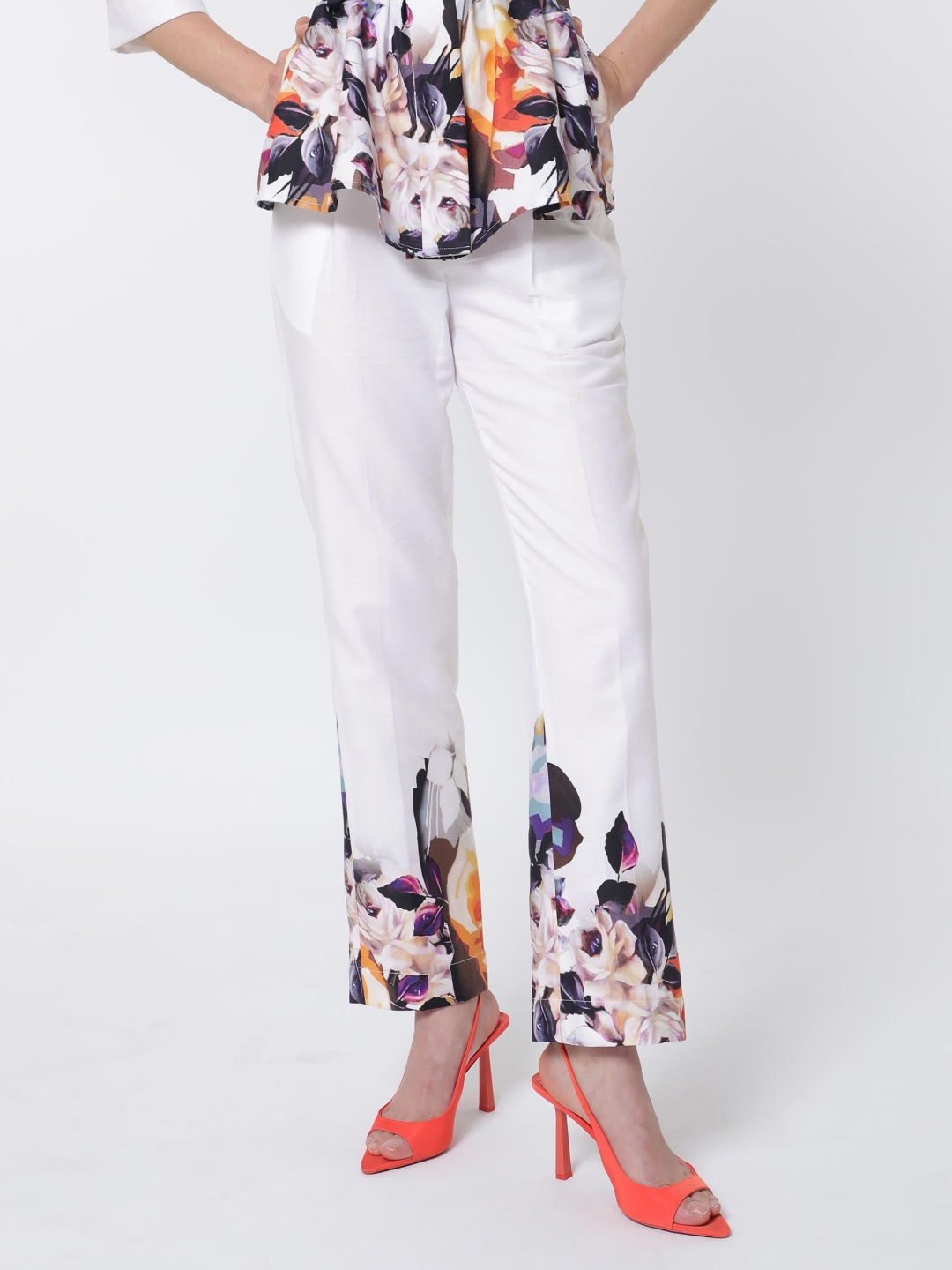

RAREISM Women Floral Printed Mid Rise Slim Fit Cotton Trousers, White