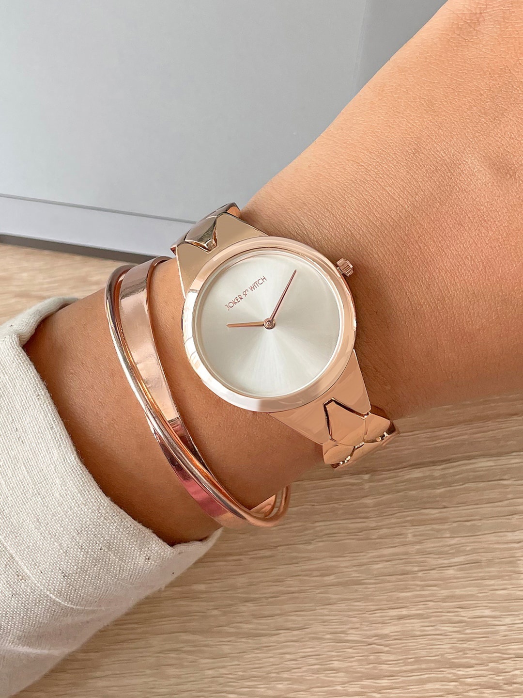 

JOKER & WITCH Women Watch With Bracelet Stack JWBS662, Rose gold