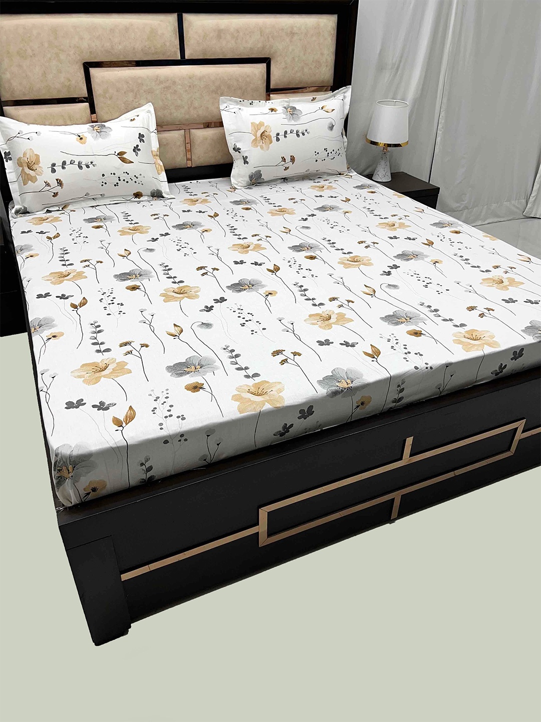 

Pure Decor Velar Fur Sib White Floral Cotton 400 TC King Bedsheet & 2 Pillow Covers
