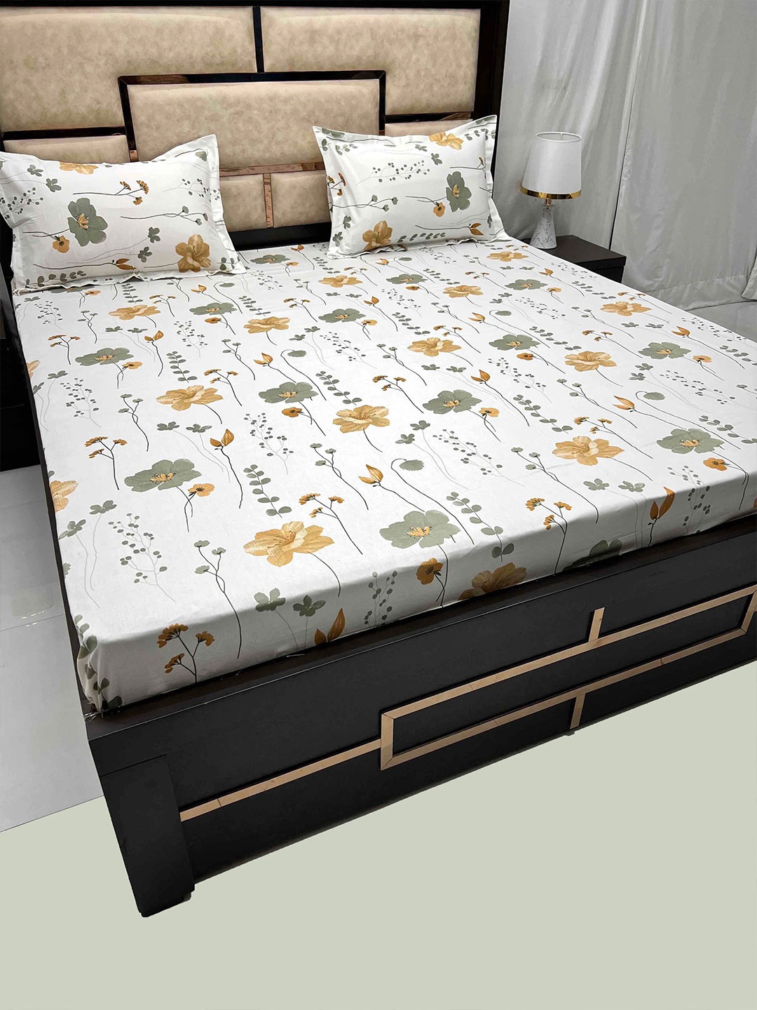 

Pure Decor Velar Fur Sib White Floral Cotton 400 TC King Bedsheet & 2 Pillow Covers