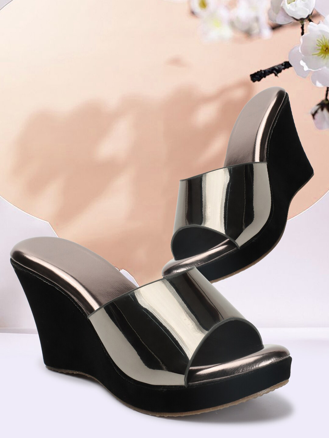 

DressBerry Grey Round Toe Wedge Heels
