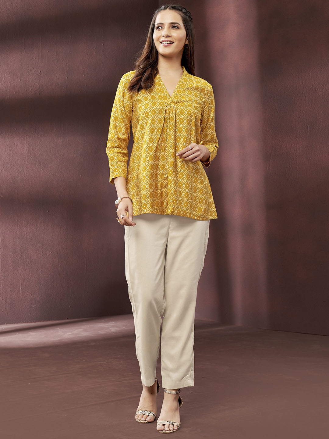 

DRESOUL Bandhani Ethnic Motifs Printed V-Neck Cotton Regular Top, Yellow