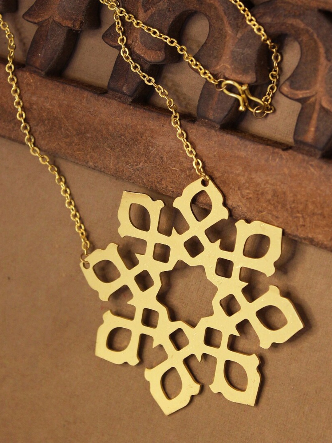 Goldnera Gold-Plated Shafa Round Big Size Pendant With Chain