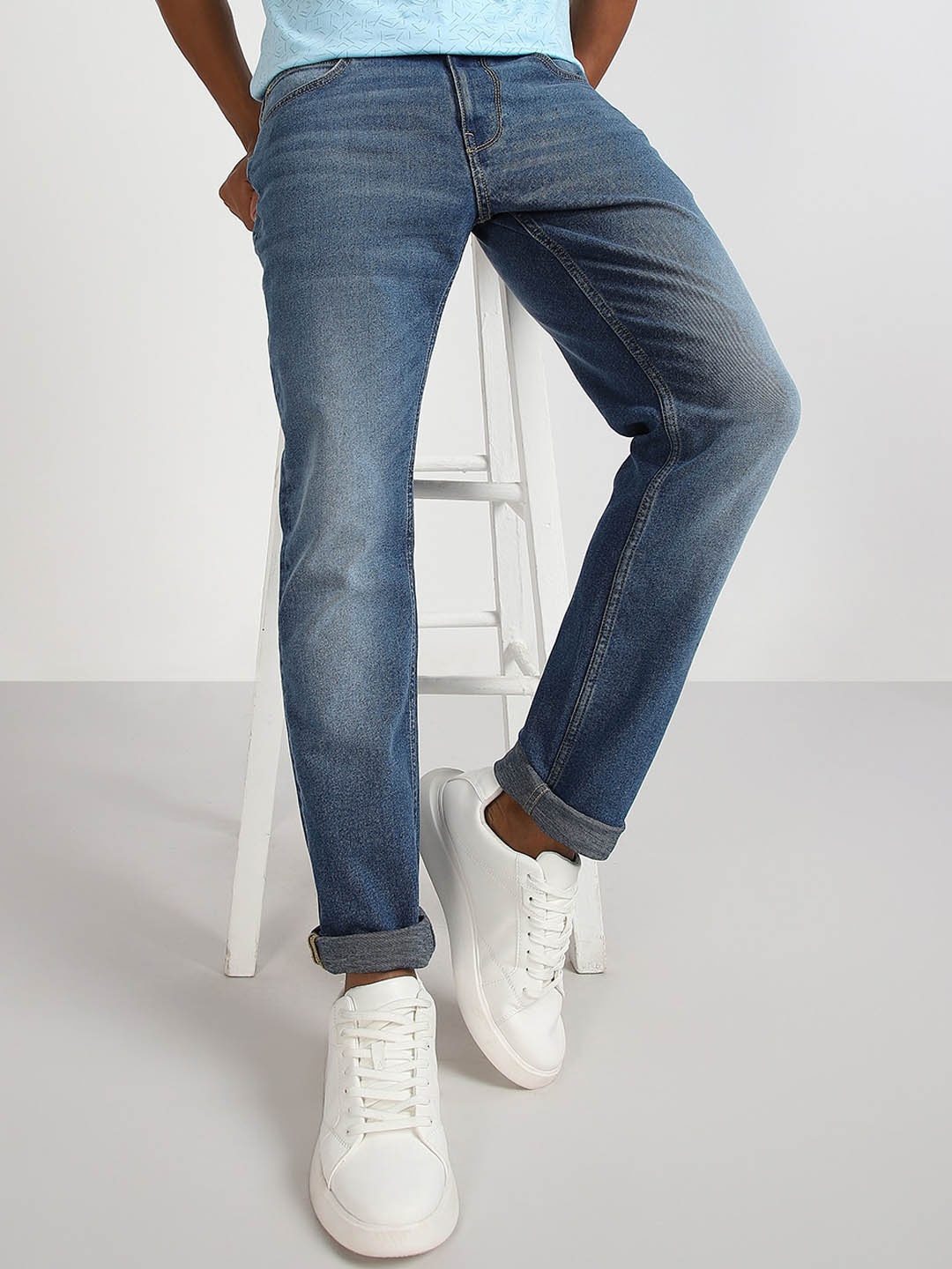 

Lee Men Blue Slim Fit Low Distress Light Fade Stretchable Jeans