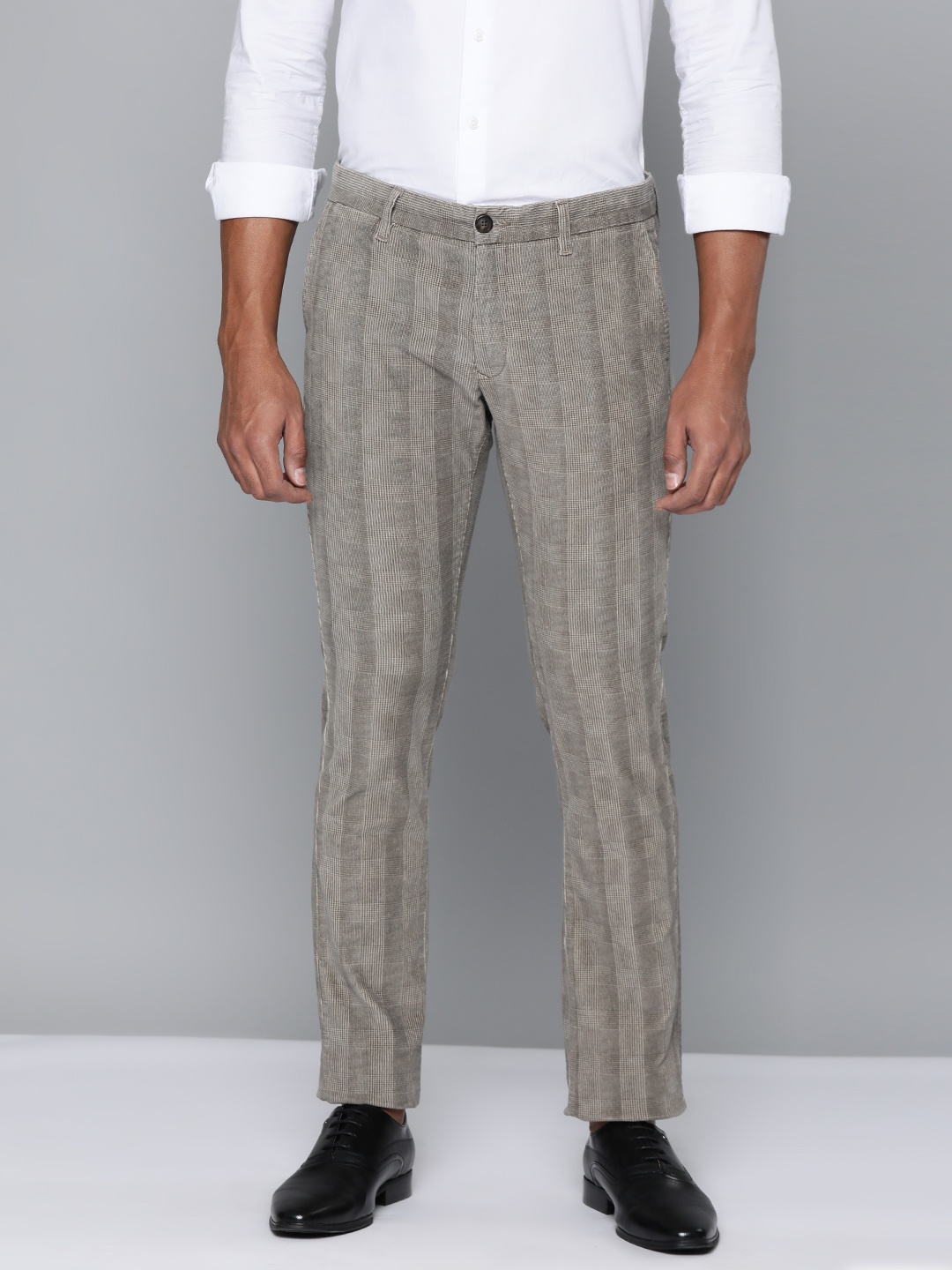 

Indian Terrain Men Checked Brooklyn Slim Fit Trousers, Beige