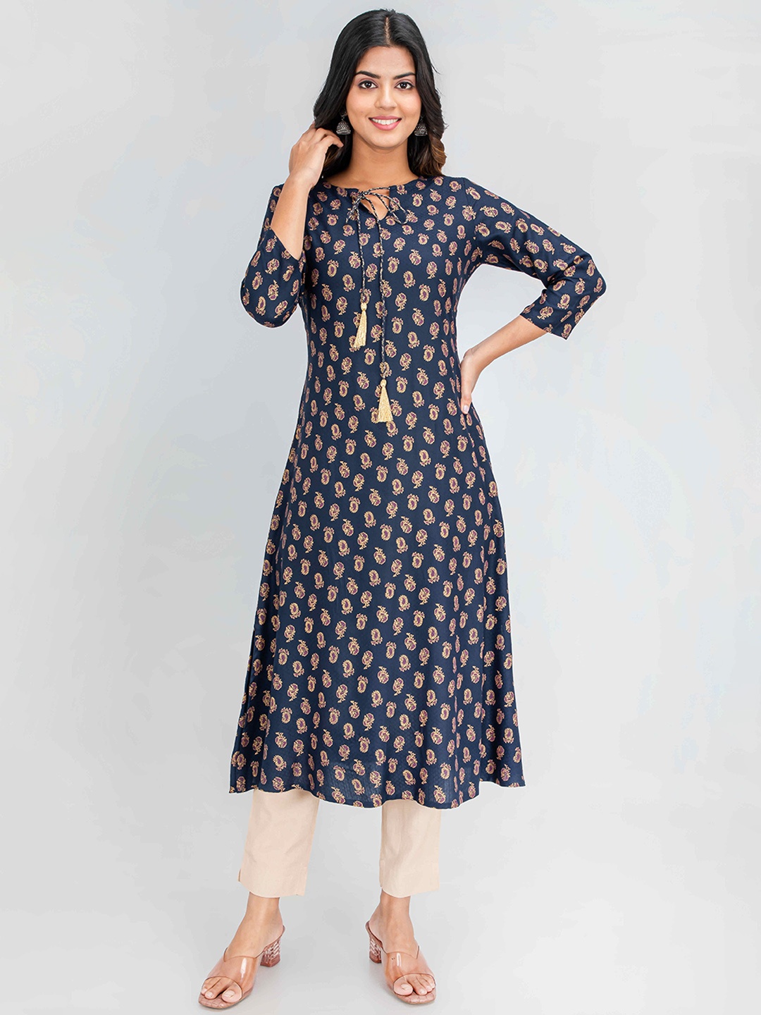 

SUTI Paisley Printed Tie Up Neck Kurta, Navy blue