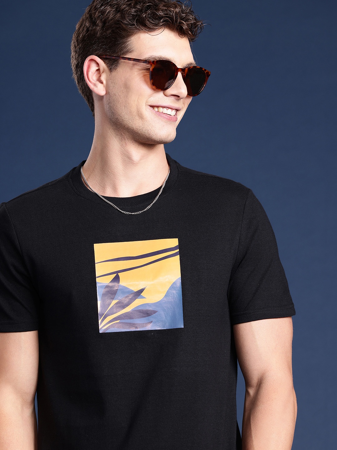 

Mast & Harbour Graphic Printed T-shirt, Black