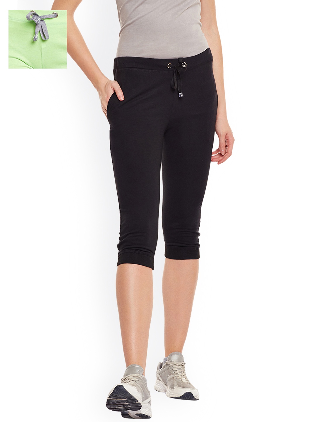 

VIMAL JONNEY Women Green & Black Solid Regular Fit Capris