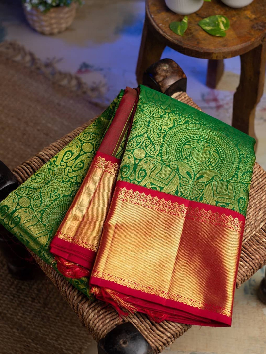 

KALINI Ethnic Motifs Woven Design Zari Kanjeevaram Saree, Green