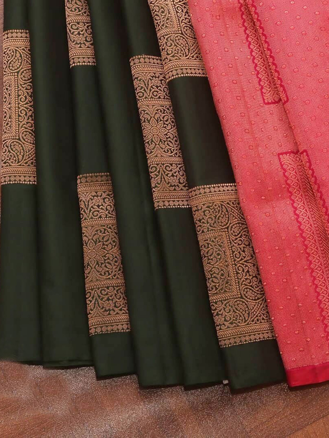 

KALINI Woven Design Zari Kanjeevaram Saree, Green