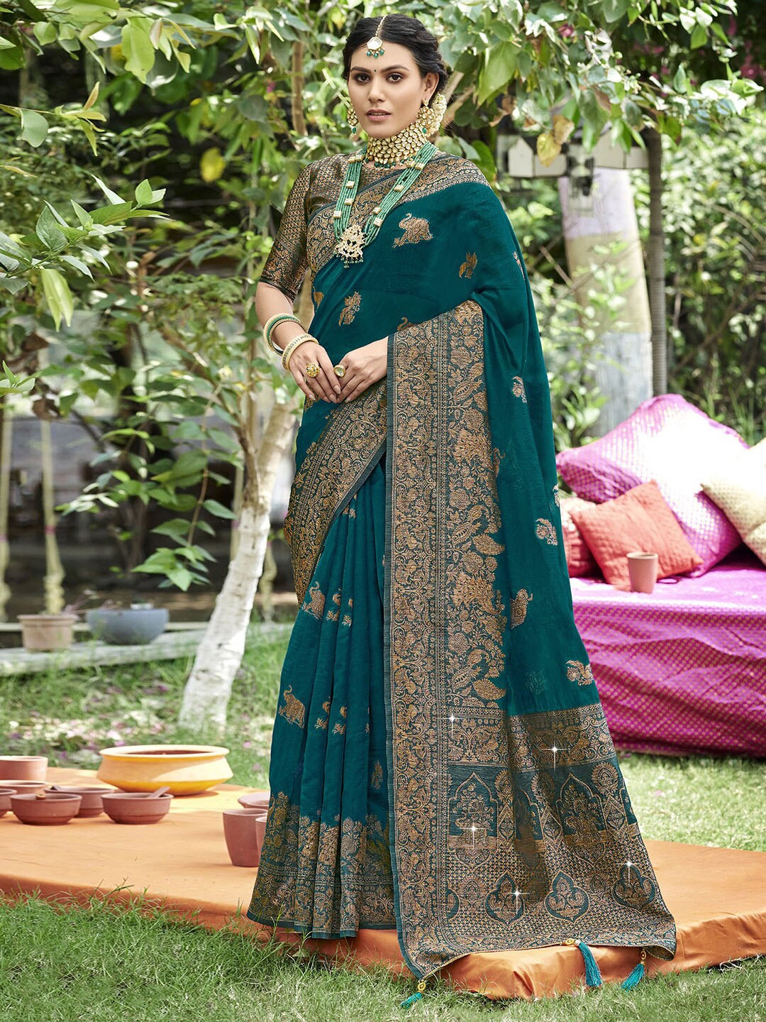 

Satrani Green Ethnic Motifs Woven Design Zari Tissue Saree