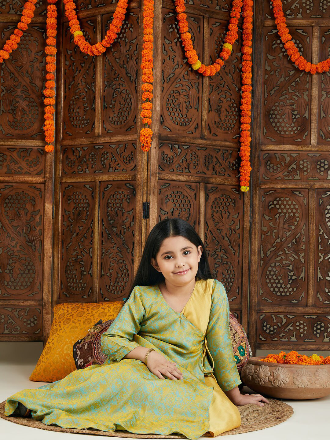 

VASTRAMAY Girls Ethnic Motifs Woven Design Angrakha Kurta With Churidar, Green