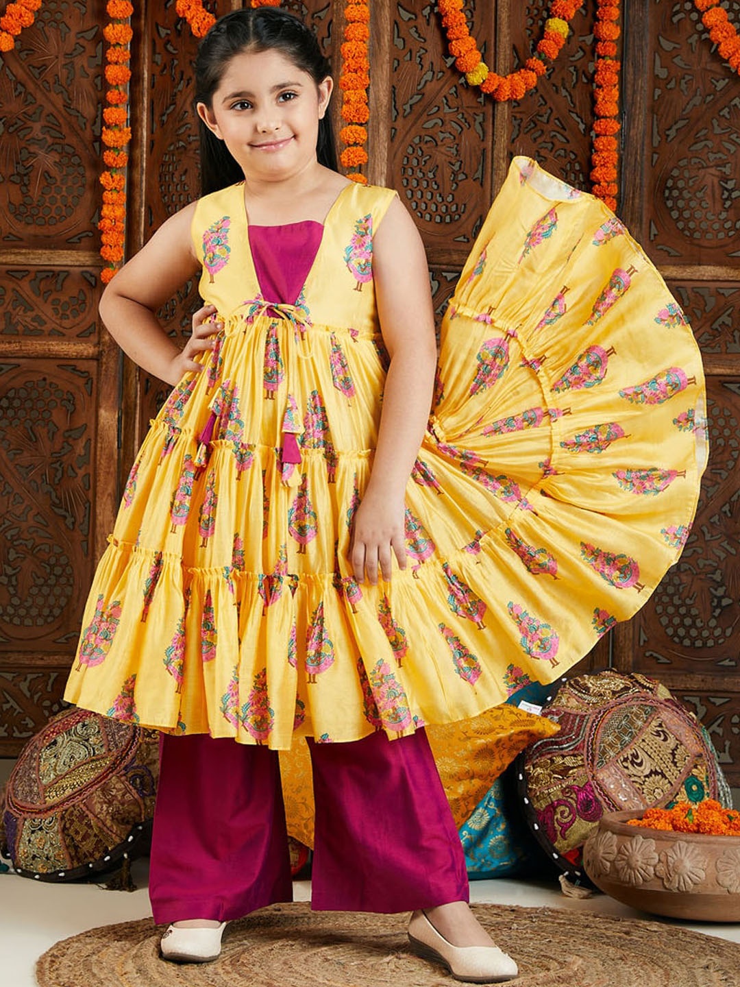 

VASTRAMAY Girls Ethnic Motifs Printed Pleated Kurta with Pyjamas, Yellow