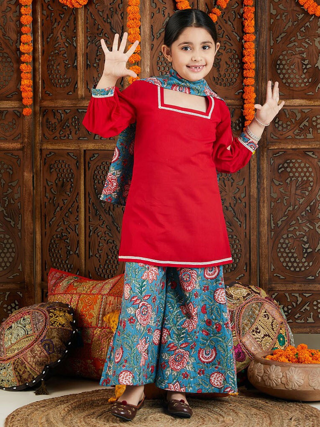 

VASTRAMAY Girls Square Neck Regular Kantha Work Pure Cotton Kurta With Palazzos & Dupatta, Red