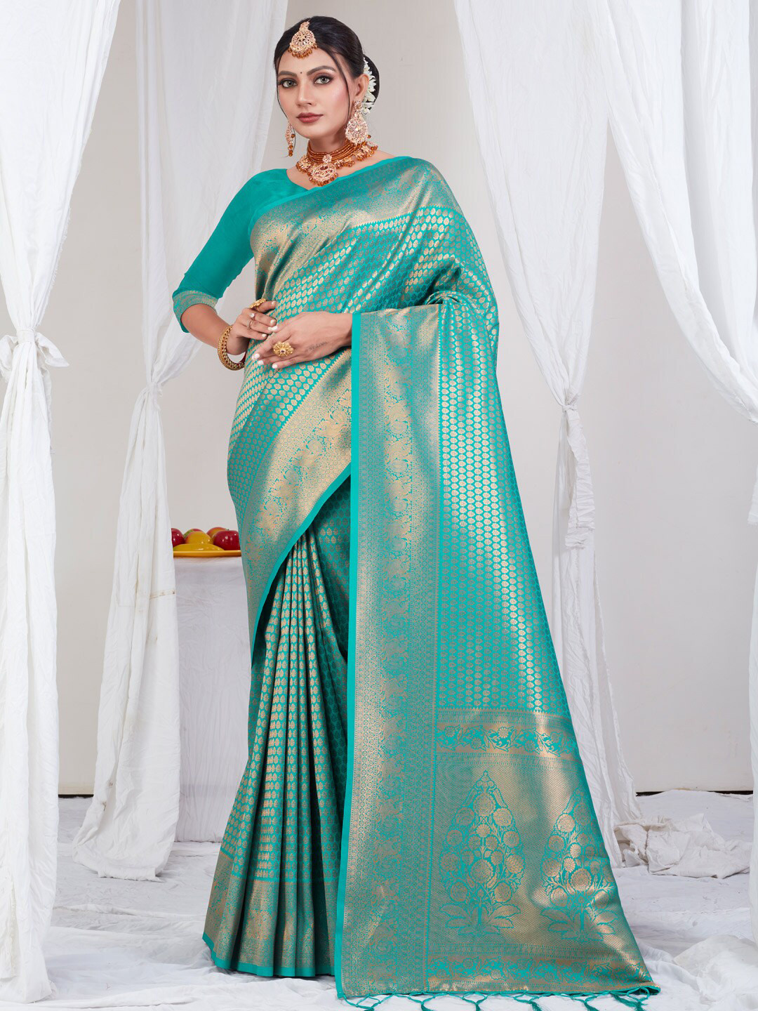 

Mitera Floral Woven Design Zari Pure Silk Kanjeevaram Saree, Sea green