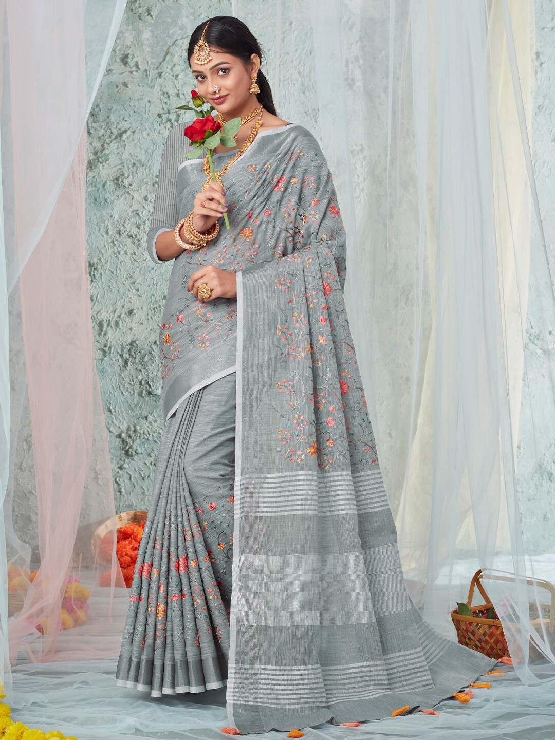 

Mitera Grey & White Floral Embroidered Saree