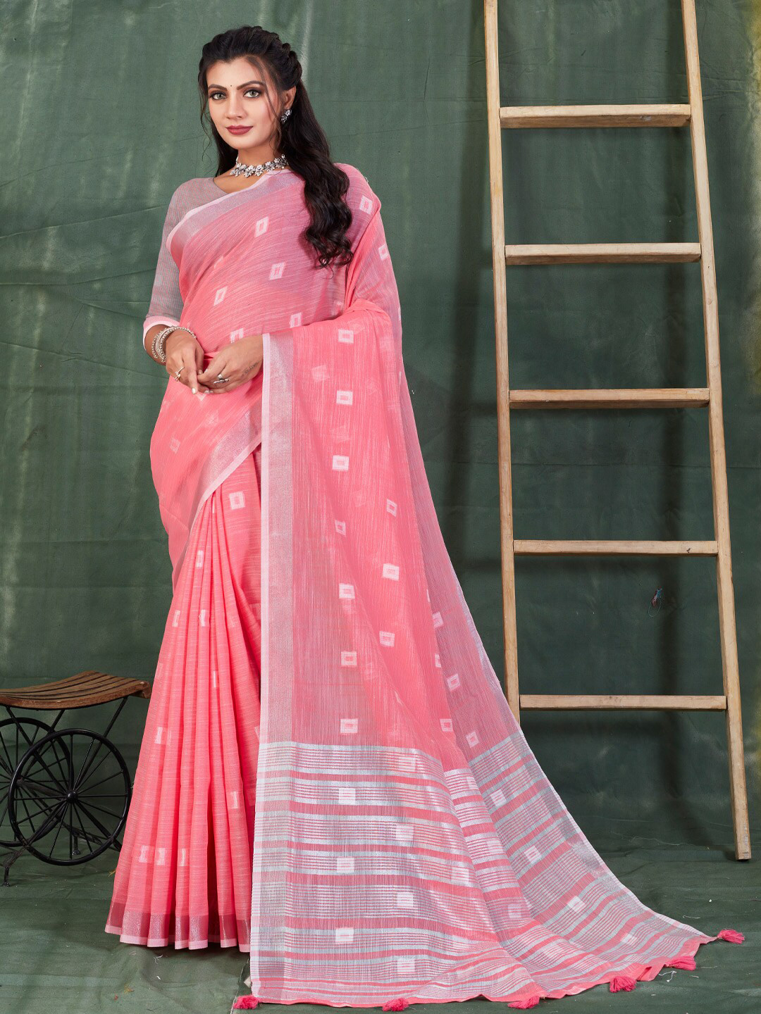 

Mitera Pink & White Geometric Woven Design Saree