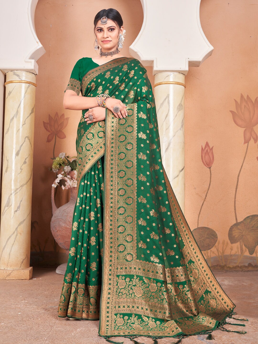 

Mitera Green & Gold-Toned Woven Design Zari Pure Silk Banarasi Saree