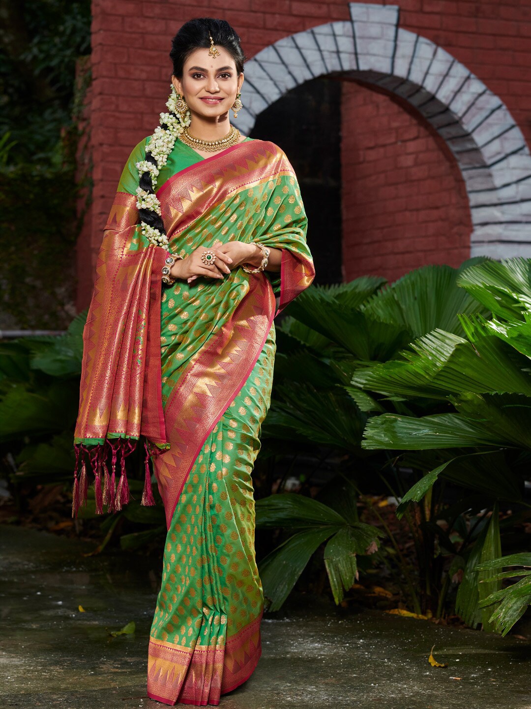 

Mitera Ethnic Motifs Woven Design Zari Pure Silk Banarasi Saree, Green