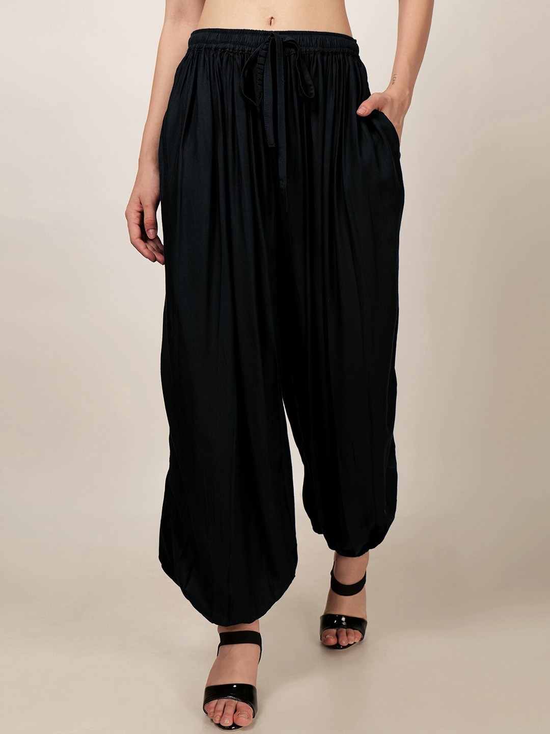 

PATRORNA Pleated Mid-Rise Loose-Fit Harem pants, Black