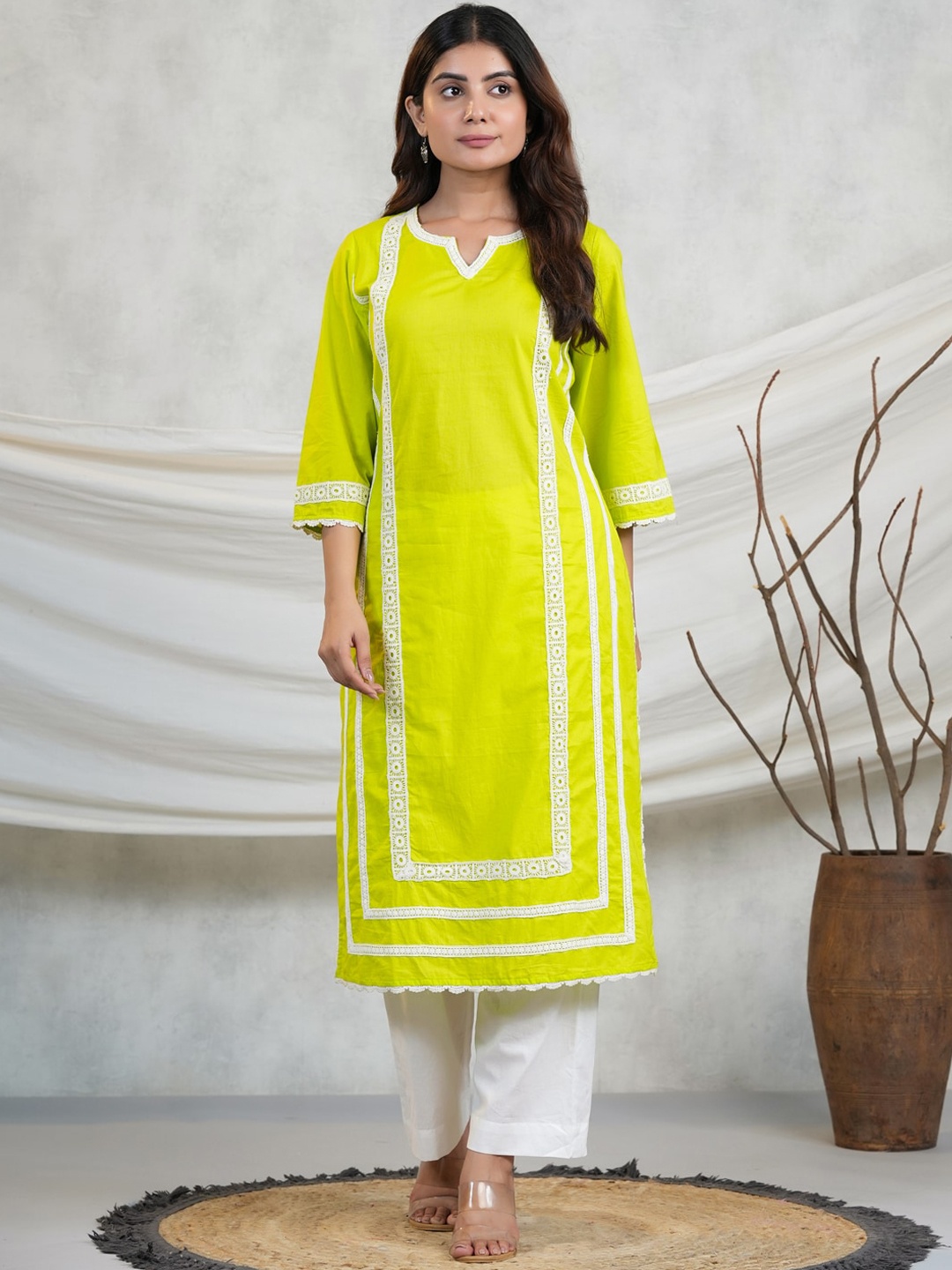 

Adveta Geometric Embroidered Thread Work Kurta, Green