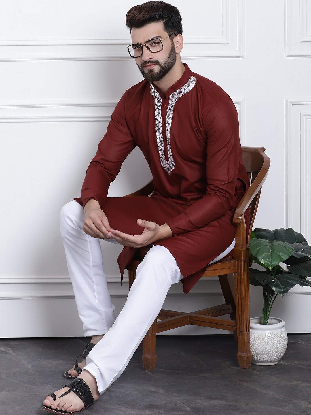 

SOJANYA Mandarin Collar Thread Work Pure Cotton Straight Kurta, Maroon