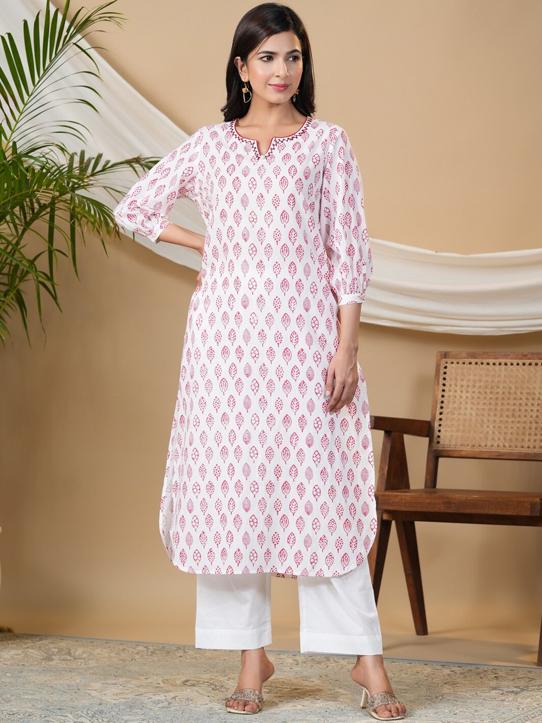 

Adveta Ethnic Motifs Printed Thread Work Kurta, White