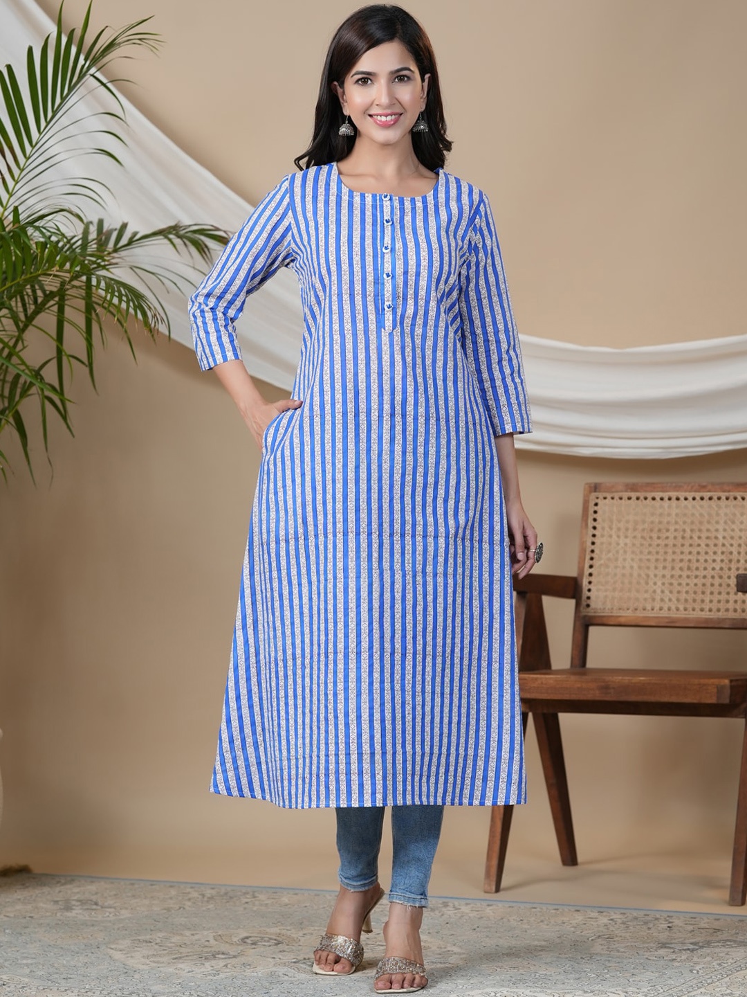 Adveta Striped Round Neck Straight Kurta, Blue