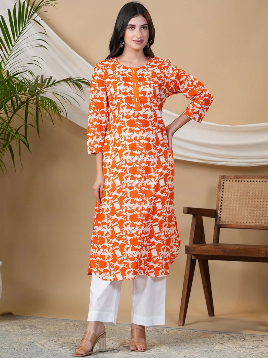 

Adveta Women Off White Geometric Printed Mirror Work Kurta