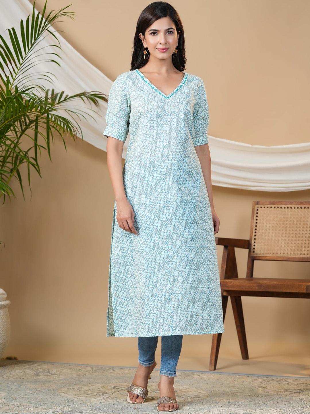 

Adveta Ethnic Motifs Printed V-Neck Thread Work Kurta, Blue