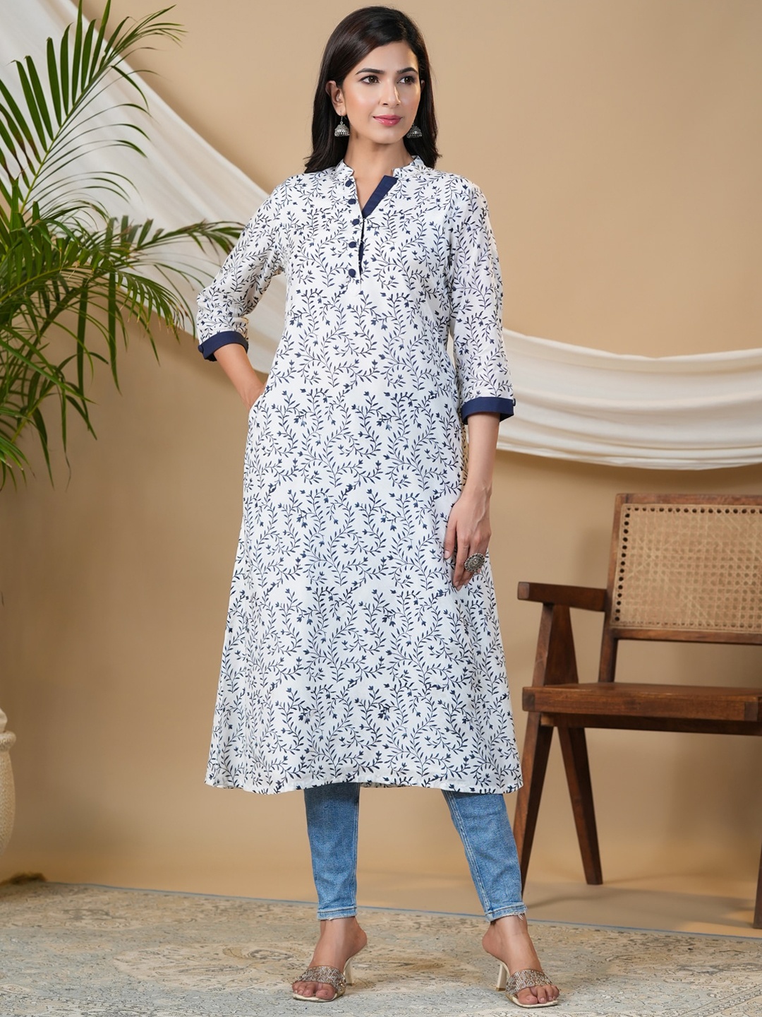 

Adveta Floral Printed Mandarin Collar A-Line Silk Cotton Kurta, White