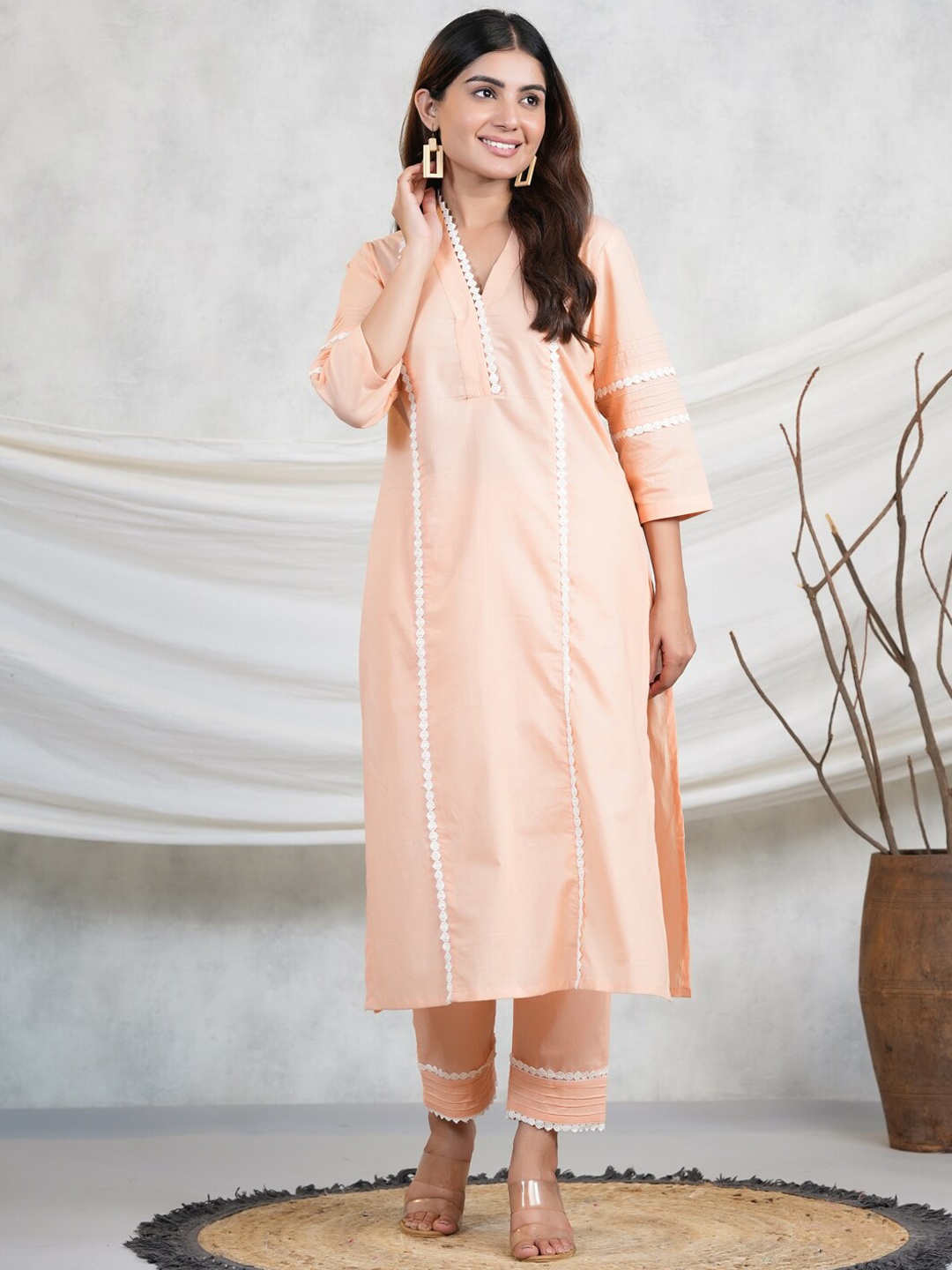 

Adveta V-Neck Thread Work Kurta, Peach