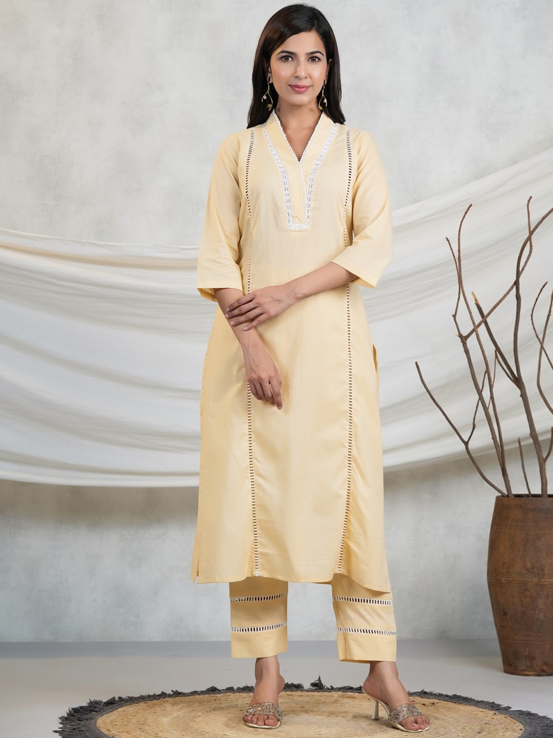 

Adveta V-Neck Thread Work Kurta, Cream