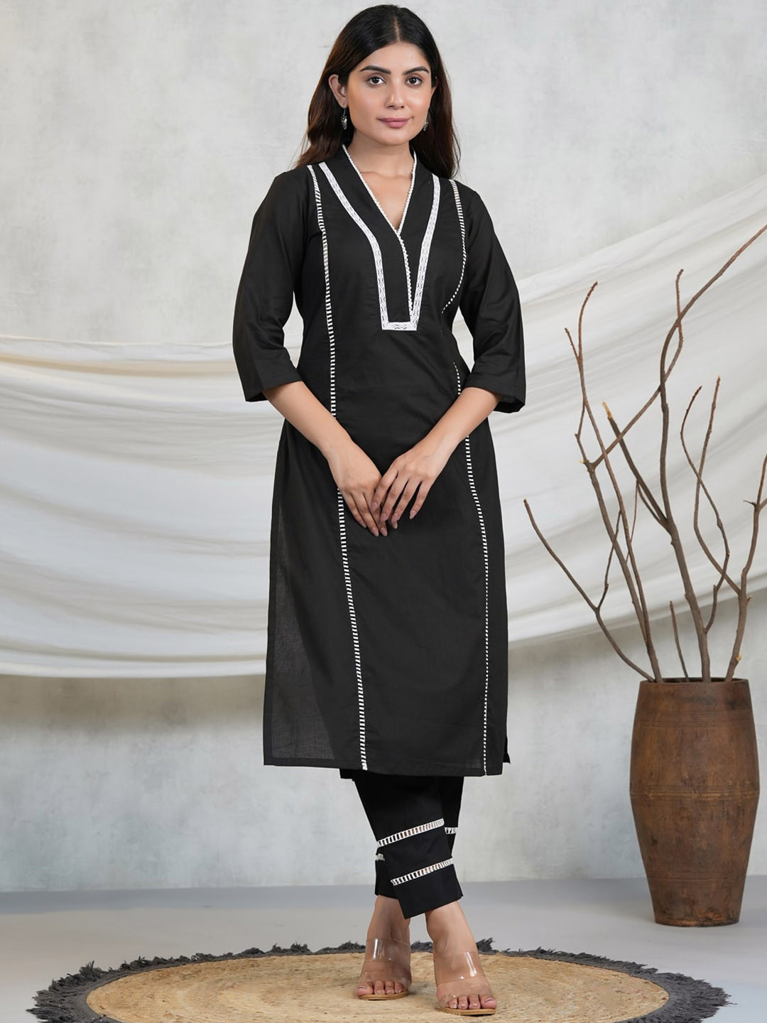 

Adveta V-Neck Thread Work Kurta, Black