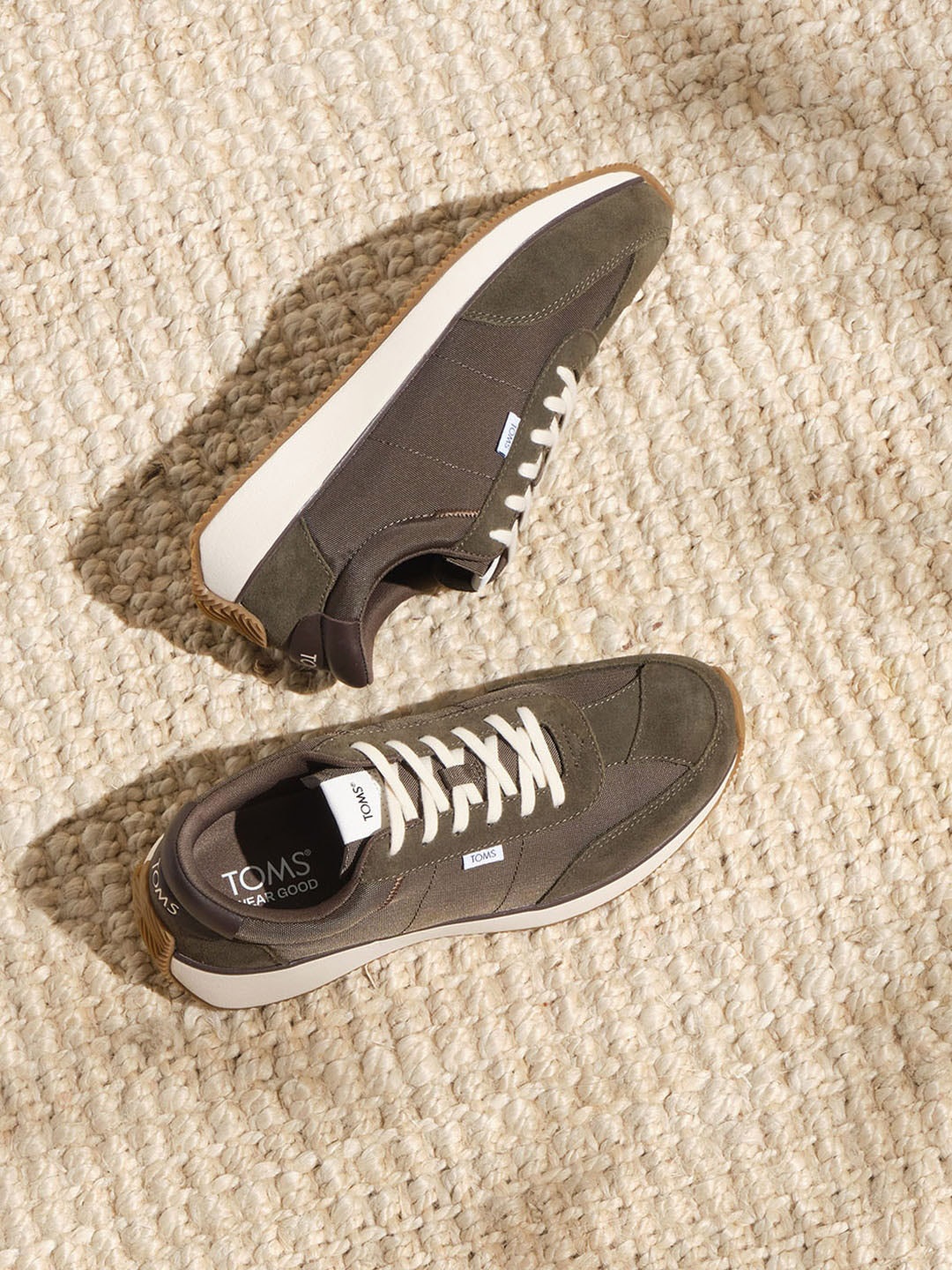 

TOMS Men Textured Suede Contrast Sole Sneakers, Olive