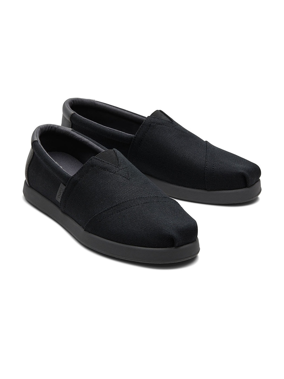 

TOMS Men Canvas Basics Slip-On Sneakers, Black