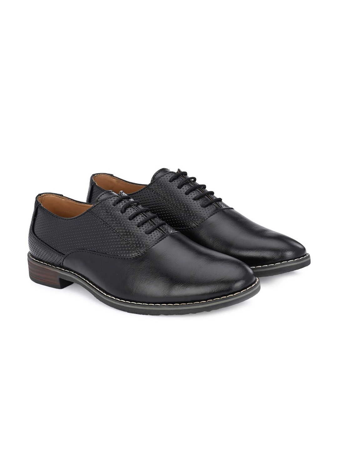 

ATTITUDIST Men Textured Formal Oxfords, Black