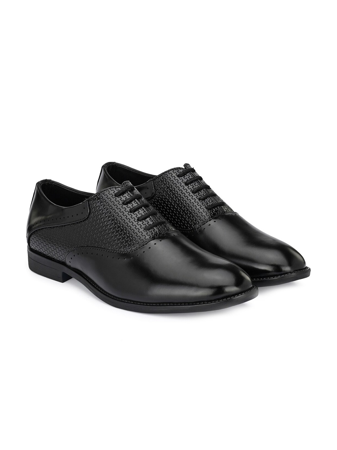 

ATTITUDIST Men Textured Formal Oxfords, Black